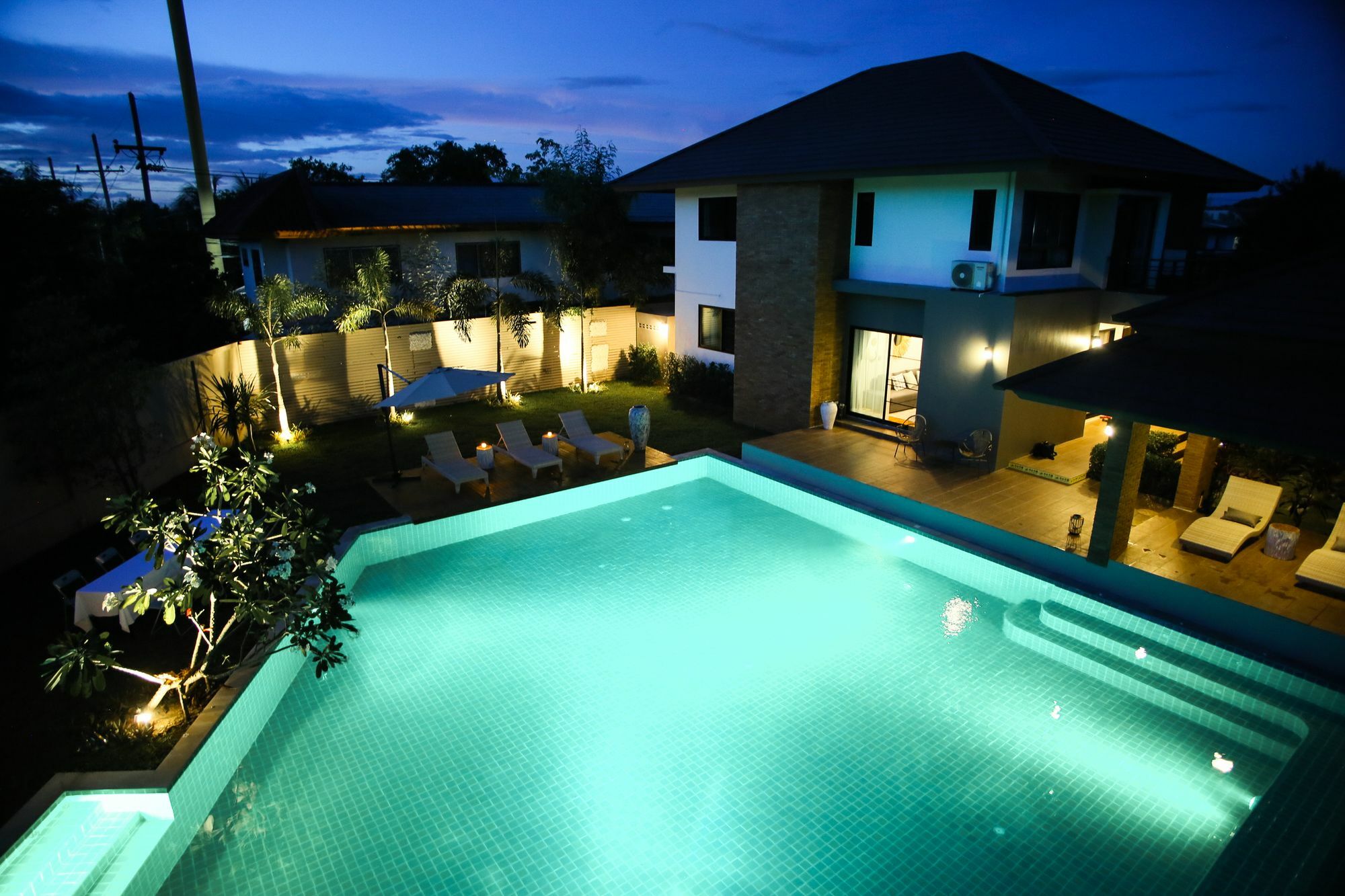 Moin 1617 Luxury Double-Pool Villa Чиангмай Экстерьер фото
